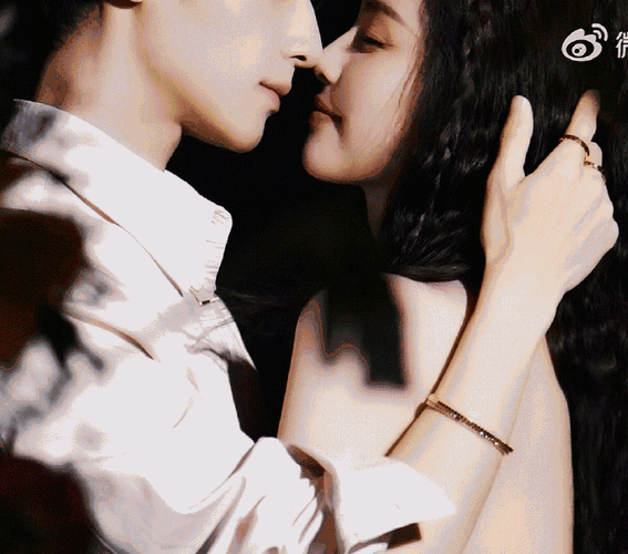 时尚芭莎 罗云熙白鹿双人视频##罗云熙白鹿握手安慰彼此##罗云熙白鹿