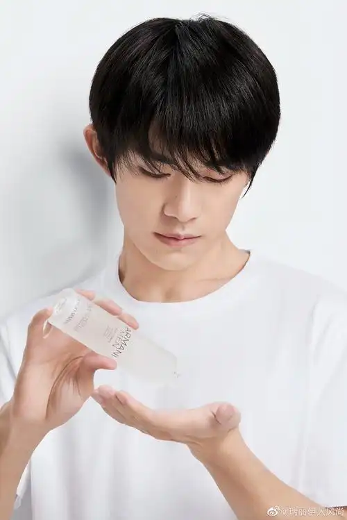 易烊千玺成为阿玛尼男士护肤代言人,邀你一起开启极简护肤之旅