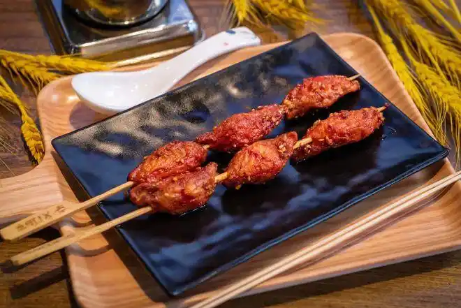 8元,手工酸辣粉 重庆小面 狼牙土豆 炸串(龙虾排)2串.