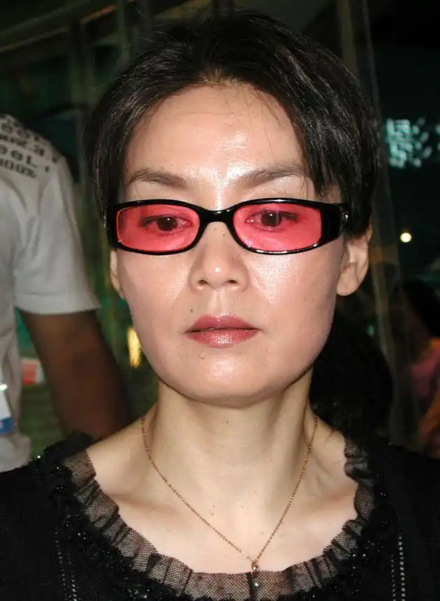 没有玫瑰从不凋零,我们只需记住她美丽绽放的刹那