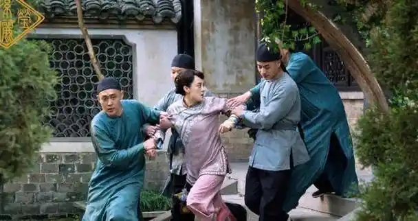 原创孙俪自爆拍戏时砸碎玻璃力气太大吓到导演果然是实力派演员