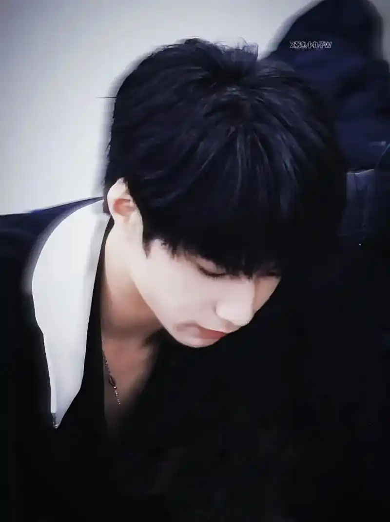 向全世界安利 #刘耀文 #男友风 #天黑之后才拥有光彩 " - 抖音