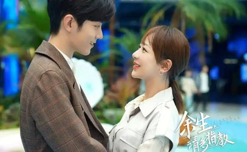 六,杨紫和邓伦有网友表示《香蜜沉沉烬如霜》是特别上头的一部剧,剧中