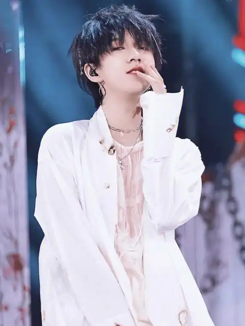 画报颜值贺峻霖舞台封神