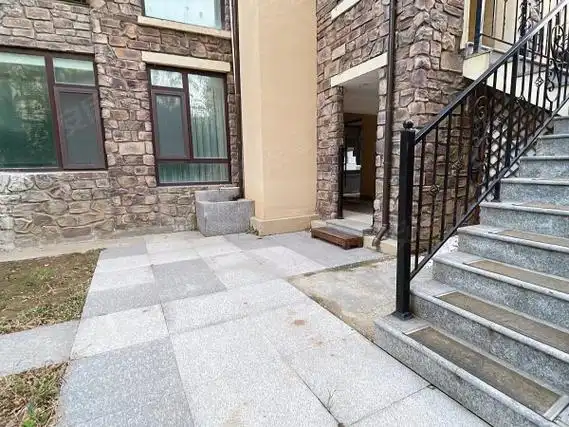 烟台牟平七里街龙湖紫云台(15区13,14,16-25号楼)龙湖上叠别墅 有院子