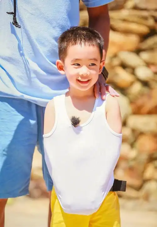 爸爸去哪儿陈小春儿子高清未播照曝光,翻版小山鸡