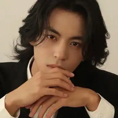 导读:一组超级成熟并且很有魅力的男生头像分享给大家,今天小编给大家