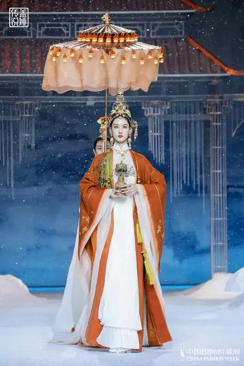 走上春晚舞台的盖娅传说,凭什么是"最美中国风"?