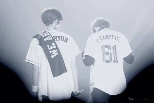 边伯贤 chanyeol 朴灿烈 灿白chanbaek 04少年和61少年的背影