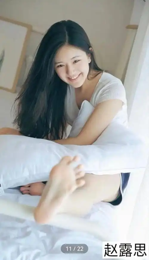 20位光脚丫的明星照,看看哪一个最美_网易订阅