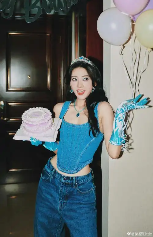 梁洁多巴胺穿搭##梁洁蓝色眼影#梁洁生日大片9615!