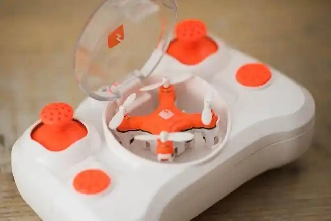 世界上最小的无人机玩具