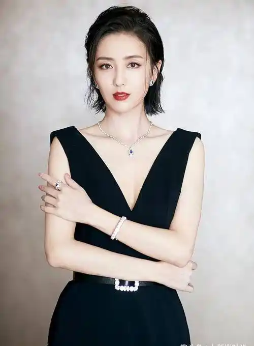 佟丽娅也变得这么奔放了?