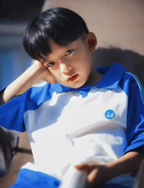 于正家最小签约艺人曝光,看清日常照:一顿吃几个赖冠霖和吴磊?