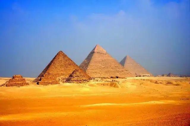 壮观的吉萨金字塔群 吉萨金字塔