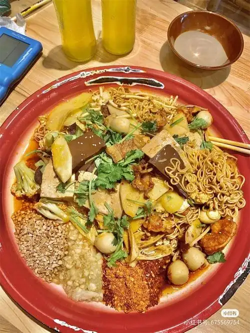 加盟麻辣串店大概需要多少钱?预算成本总投资37.73万起,加盟费3.