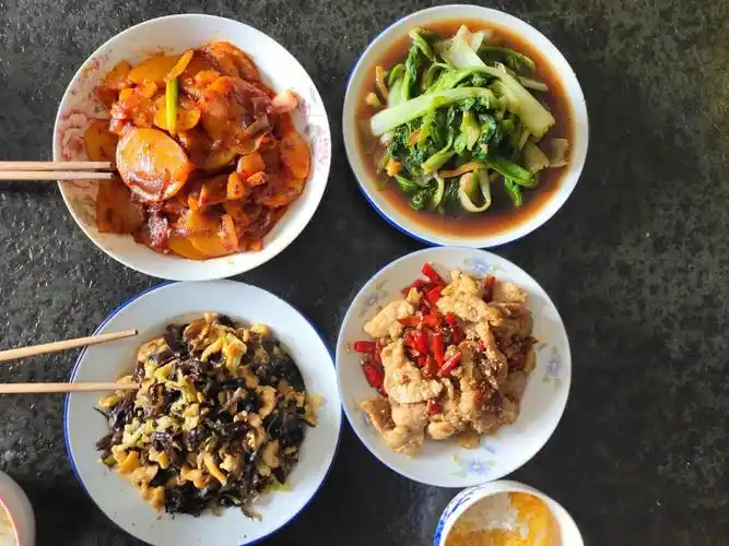 家常炒菜保证色香味巨全啦