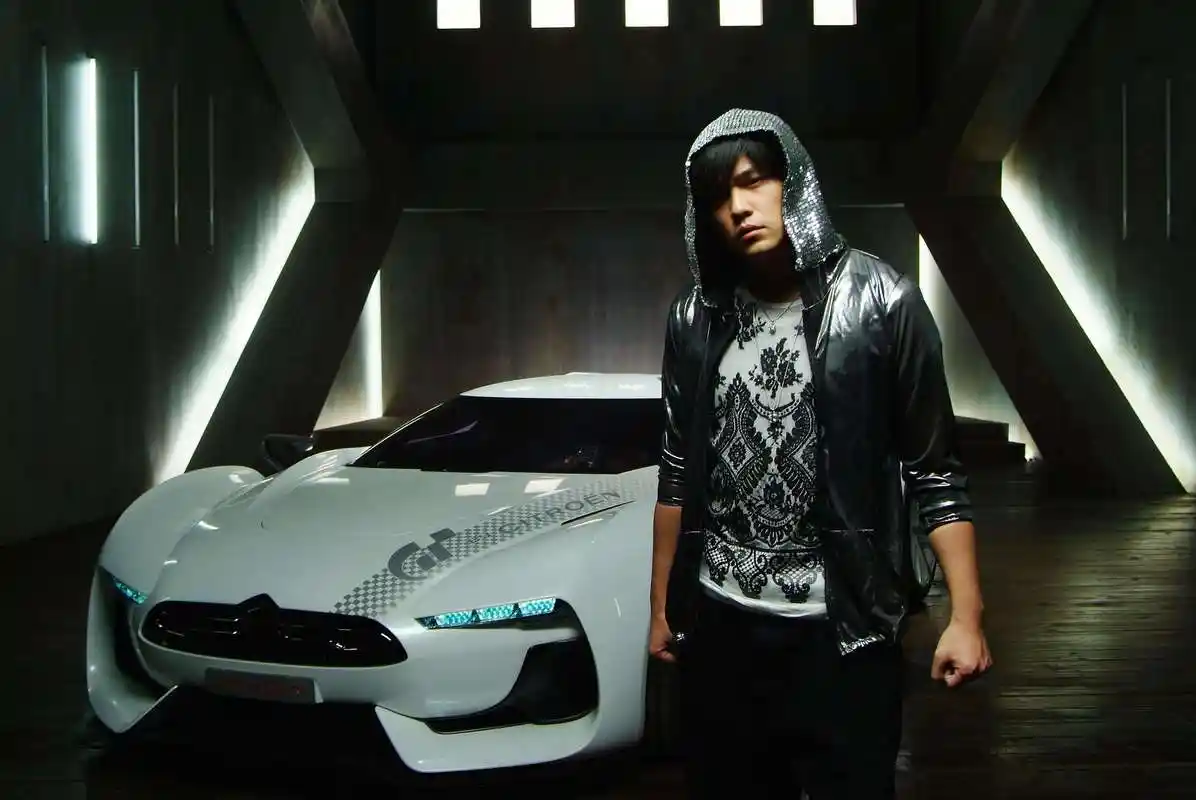 周杰伦将出新专辑,其表示先还其他歌手的债,年底前专辑一定会出