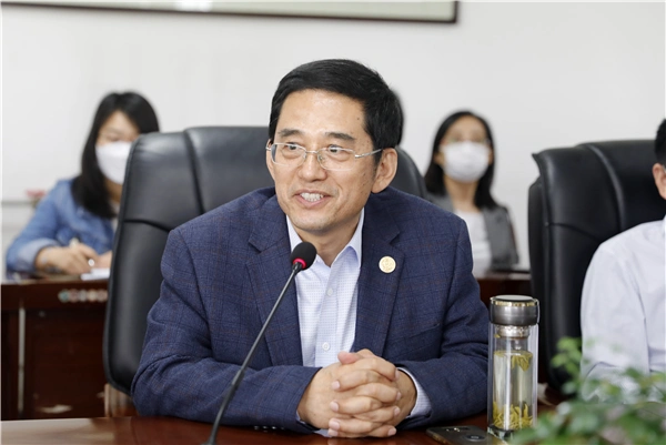 党委副书记,组织部部长,人事处副处长王宁宁宣读任免文件并主持会议