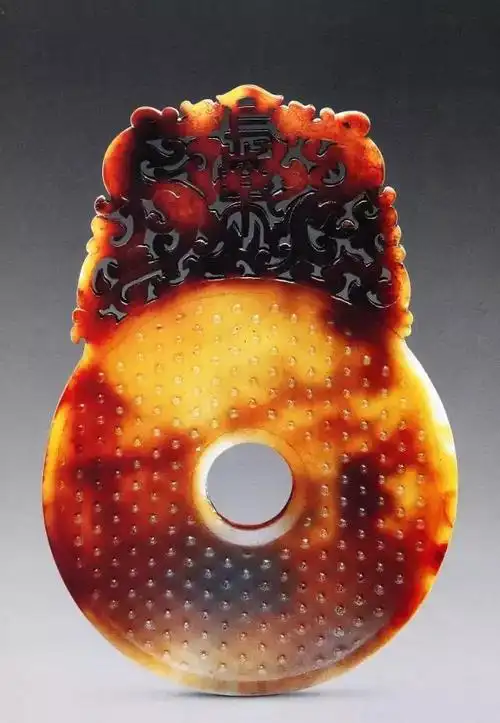 博物馆古玉练眼天然沁色与人工沁色的怎么鉴别五色沁有多美