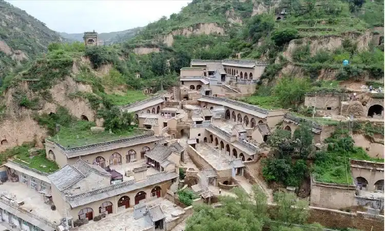 黄土高原传统民居窑洞的特点,黄土高原的窑洞建筑与当地什么样的气候