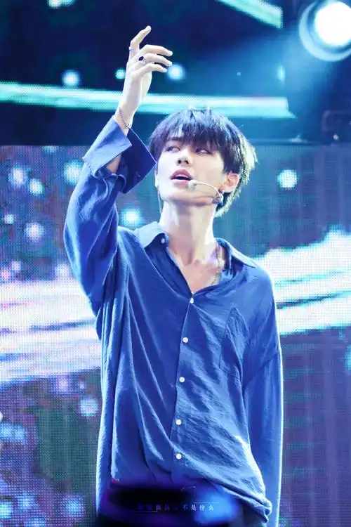 很多次但是还是最喜欢蓝色衬衫#是的我终于把蓝衬衫修出来惹#@林彦俊