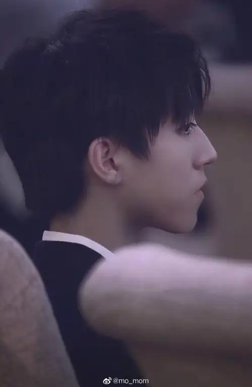 [王俊凯][分享]190706 宝藏男孩王俊凯 侧脸眼睛睫毛都有戏