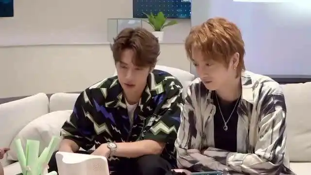 小度在线撩王一博和于斌,酷盖面不改色直接回怼,你撩错人了