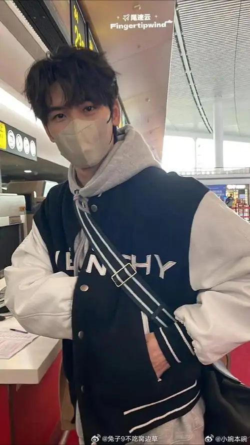 黄俊捷机场图来啦好帅啊帅哥终于出门工作啦帅哥请多多演戏