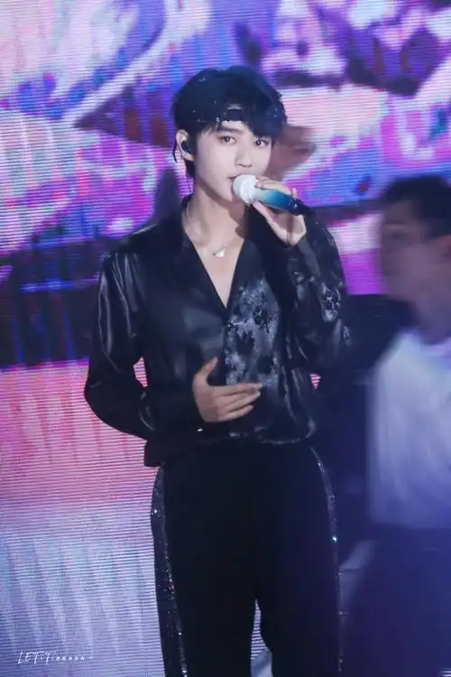 内娱明星神仙发色#必须有王俊凯神仙蓝发妥妥的蓝发王子照进现实!