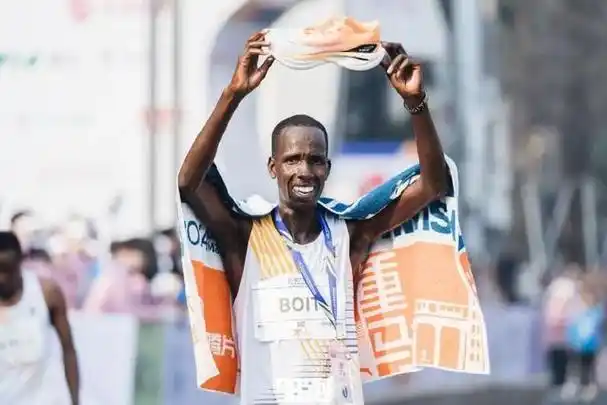 属于重马的千人破三!|马拉松_新浪新闻