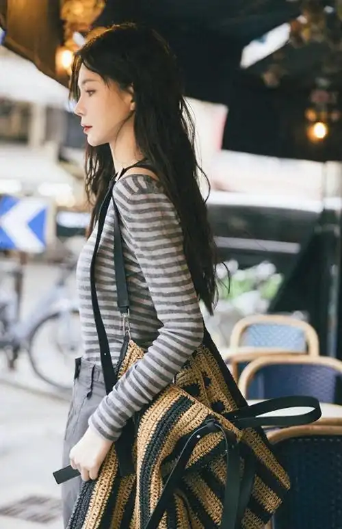 沈梦辰巴黎街拍|模特_网易订阅