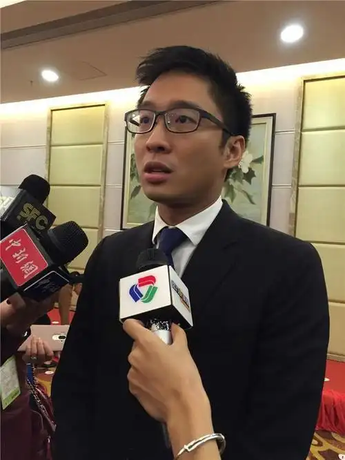 霍启刚弟弟求婚成功,霍启山被催婚,网友:快和章子怡复合