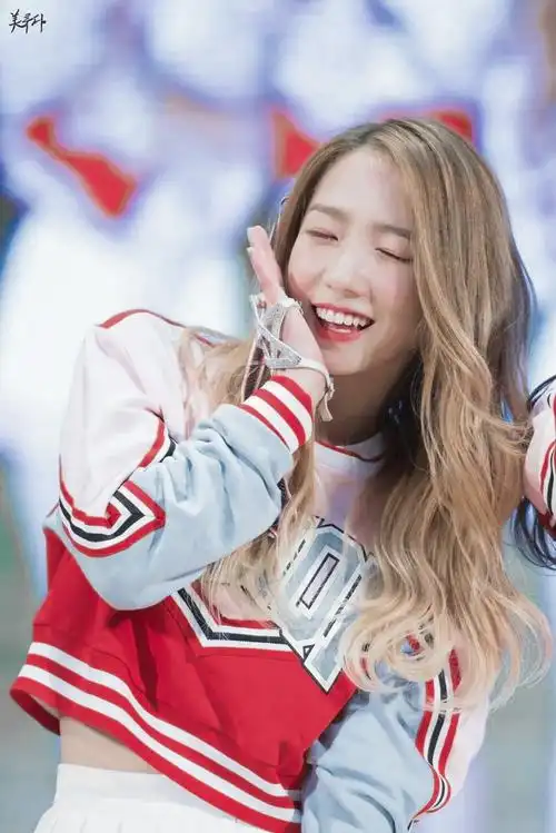 周末安利 | 美女不怕被考古 孟美岐太可爱啦