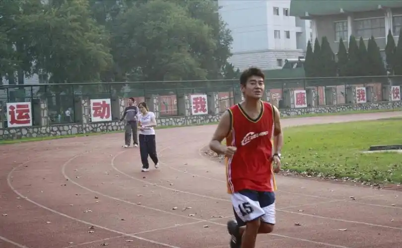 回顾他长得帅有演技出道22年低调得像不存在