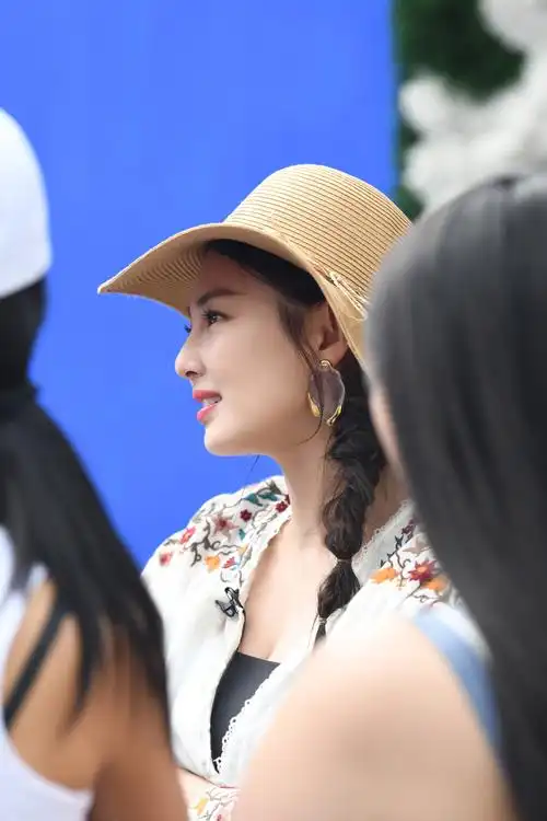 张雨绮各位游客请注意墨西哥之旅竟勇敢挑战吃蜘蛛