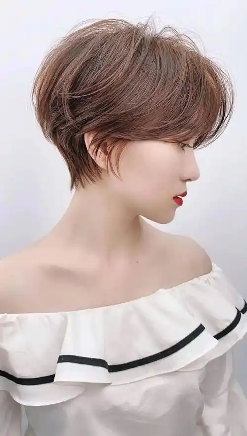 2021夏天流行后脖子长漏耳短发