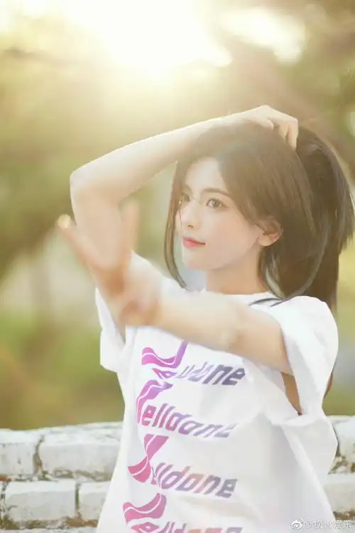 杨超越初秋学院风写真