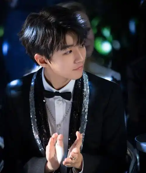 王俊凯公费恋爱风波升级,更多蛛丝马迹被扒,已有粉丝脱粉回踩!