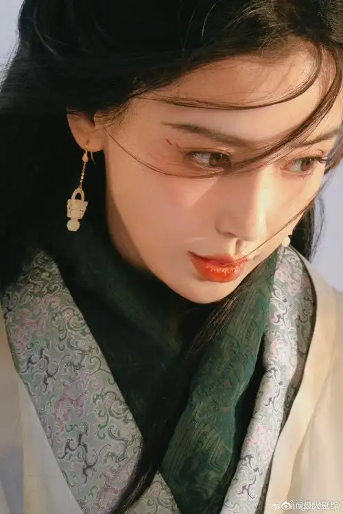 杨颖最新古装造型营业照