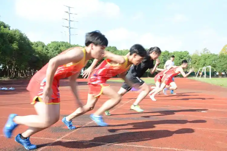 在丰富学生课余生活的同时,展示了罗塘高中开拓进取的