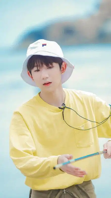 王源戴渔夫帽合集,是酷帅呆萌的崽