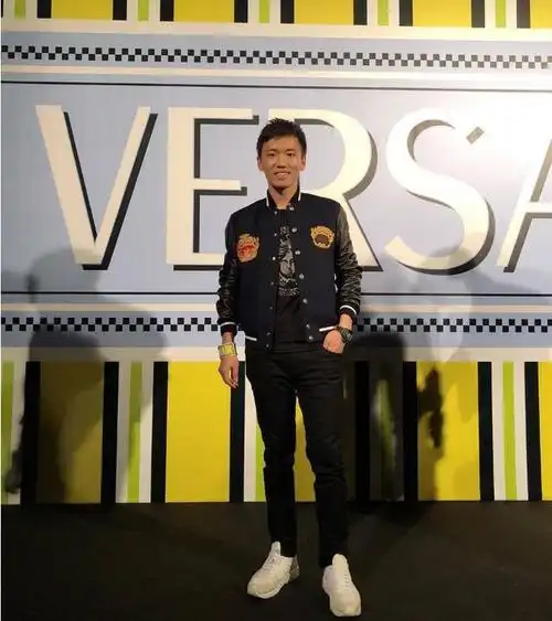 盖戳表扬苏宁太子张康阳被国外时尚媒体认可被赞中国富豪典范