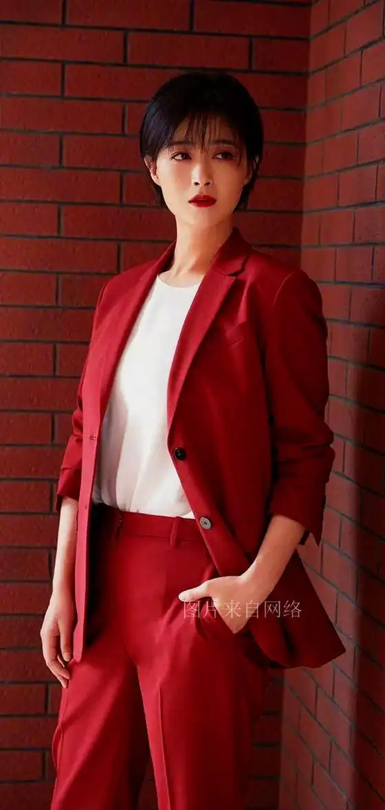 蒋欣40岁才是真正的美人,当看到她的泳装照片时真是太美了!