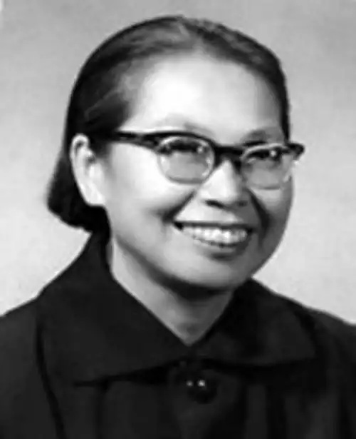 粟燕萍与前夫沈醉见面前对丈夫说他可能扇我耳光你不要回手