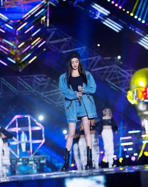 童瑶变妩媚,倪妮热巴更性感撩人_眼角_显得_位置