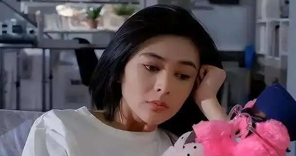 拍摄电影《至尊无上》主演是刘德华,谭咏麟,关之琳