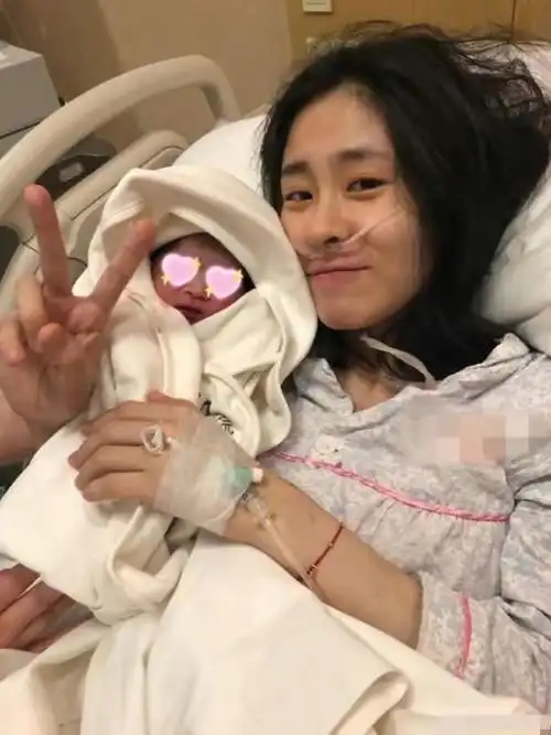 迪丽热巴怀孕事件发酵,跨年没舞台半年未拍戏,机场挡腹部惹争议|宅男