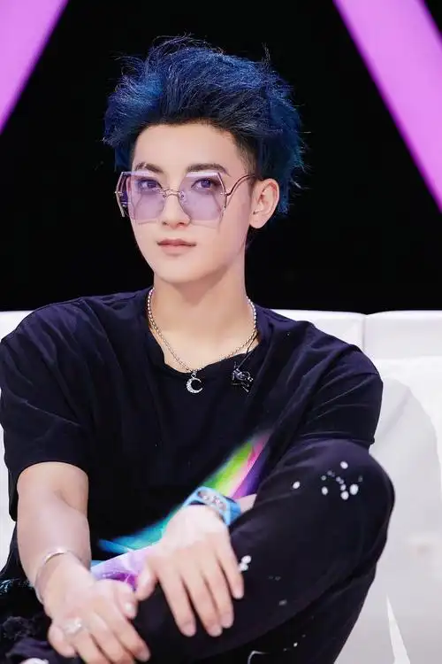 黄子韬星空蓝发