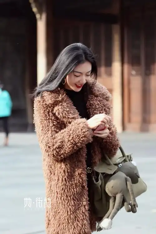 成都街拍:冬天外套怎么搭配最时髦?
